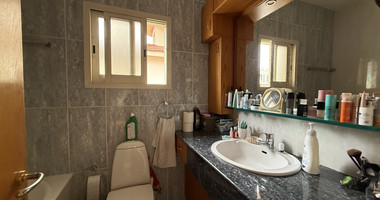 SALE: DETACHED  FOUR BEDROOM HOUSE WITH 2 BEDROOM EN SUITE  NEAR SUPERHOME MESA GEITONIA IN VERY GOOD CONDITION NO VAT.