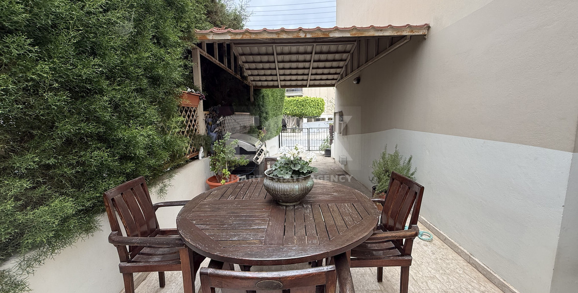 SALE: DETACHED  FOUR BEDROOM HOUSE WITH 2 BEDROOM EN SUITE  NEAR SUPERHOME MESA GEITONIA IN VERY GOOD CONDITION NO VAT.