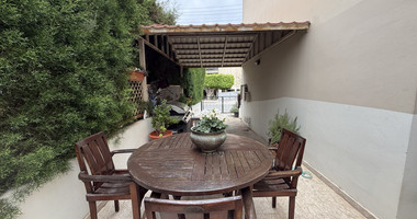 SALE: DETACHED  FOUR BEDROOM HOUSE WITH 2 BEDROOM EN SUITE  NEAR SUPERHOME MESA GEITONIA IN VERY GOOD CONDITION NO VAT.