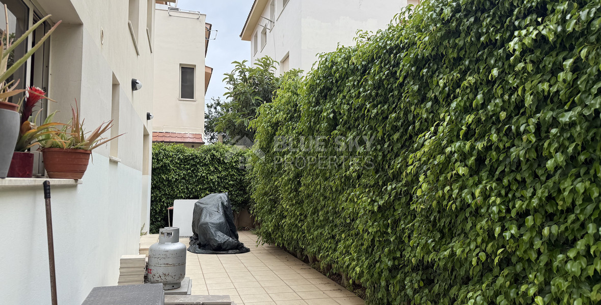 SALE: DETACHED  FOUR BEDROOM HOUSE WITH 2 BEDROOM EN SUITE  NEAR SUPERHOME MESA GEITONIA IN VERY GOOD CONDITION NO VAT.