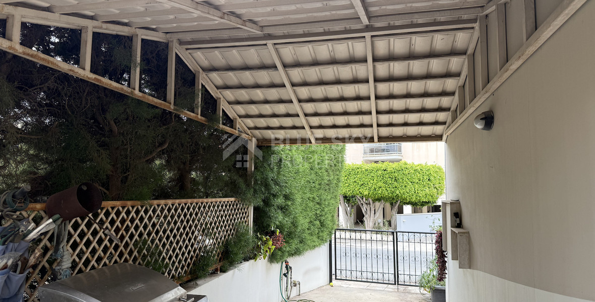SALE: DETACHED  FOUR BEDROOM HOUSE WITH 2 BEDROOM EN SUITE  NEAR SUPERHOME MESA GEITONIA IN VERY GOOD CONDITION NO VAT.