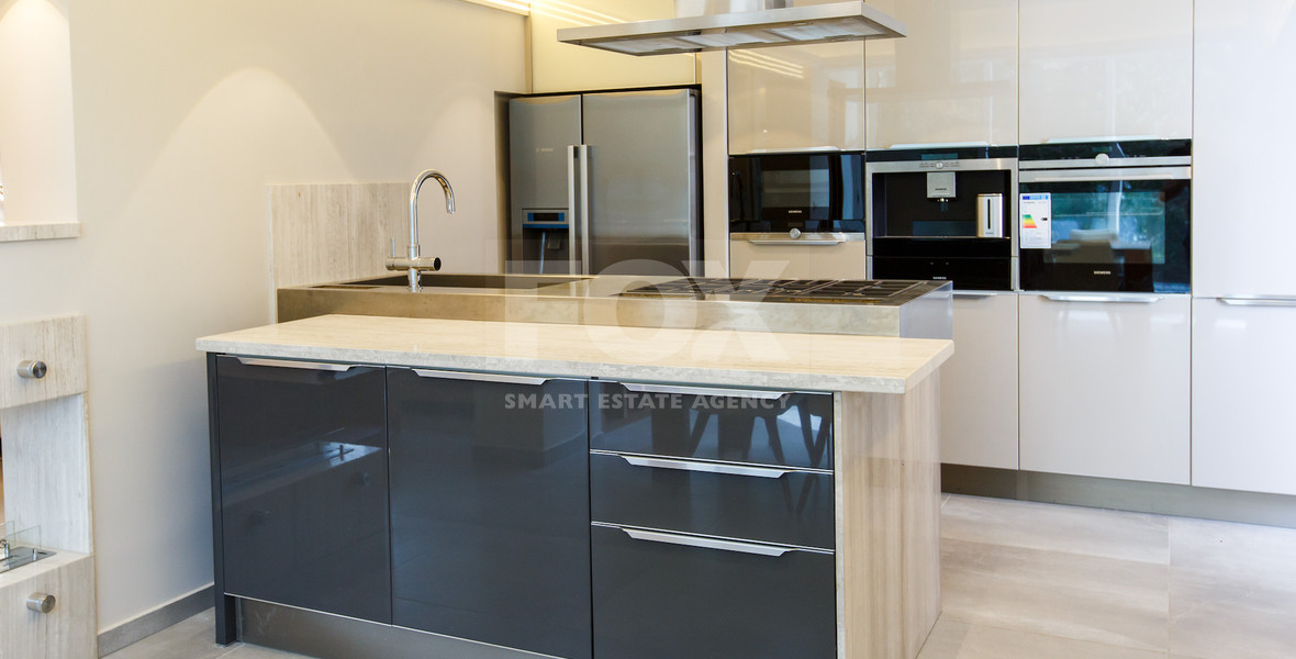 Luxury Seafront 3-Bedroom Apartment for Long-Term Rent in Dasoudi Park, Limassol