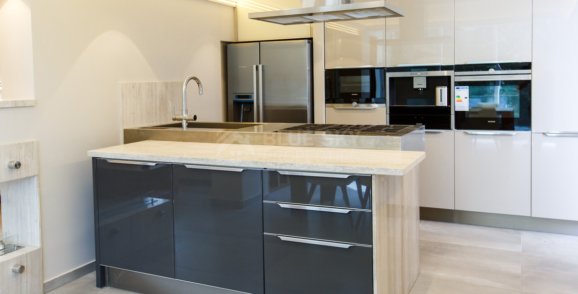 Luxury Seafront 3-Bedroom Apartment for Long-Term Rent in Dasoudi Park, Limassol