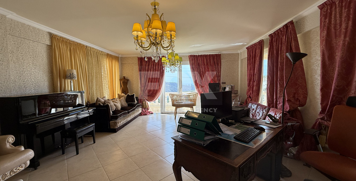 SALE: OUTSTANDING 5 BEDROOM ALL EN SUITE VILLA WITH PANORAMIC VIEWS OF THE DAM IN A PEACEFUL AND TRANQUIL SETTING- SEPARATE MAIDS AREA.