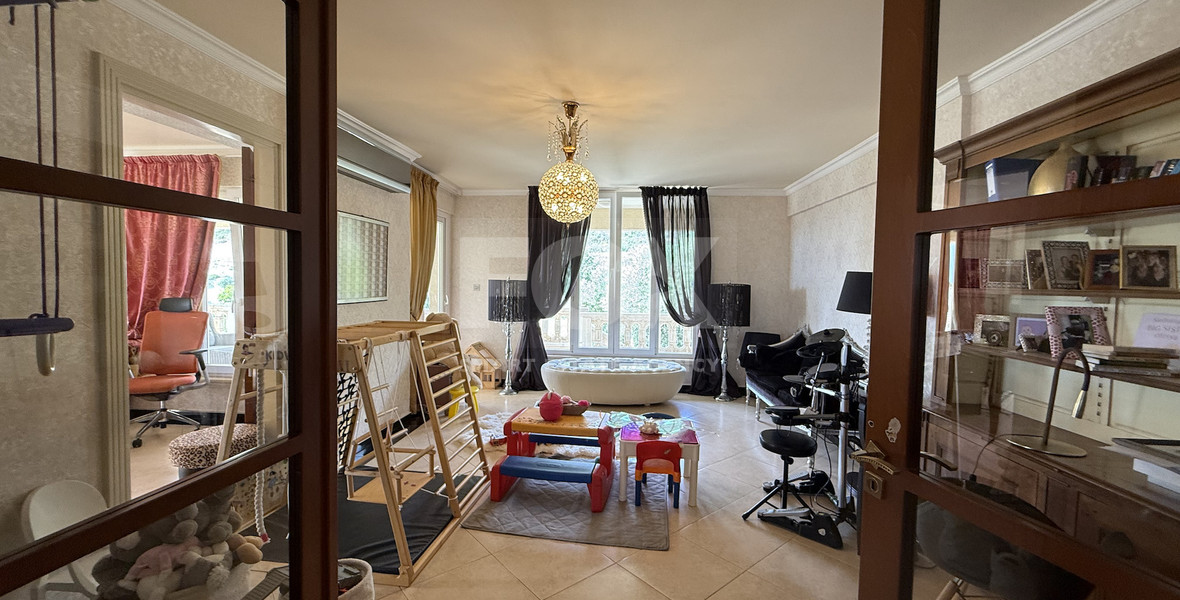 SALE: OUTSTANDING 5 BEDROOM ALL EN SUITE VILLA WITH PANORAMIC VIEWS OF THE DAM IN A PEACEFUL AND TRANQUIL SETTING- SEPARATE MAIDS AREA.