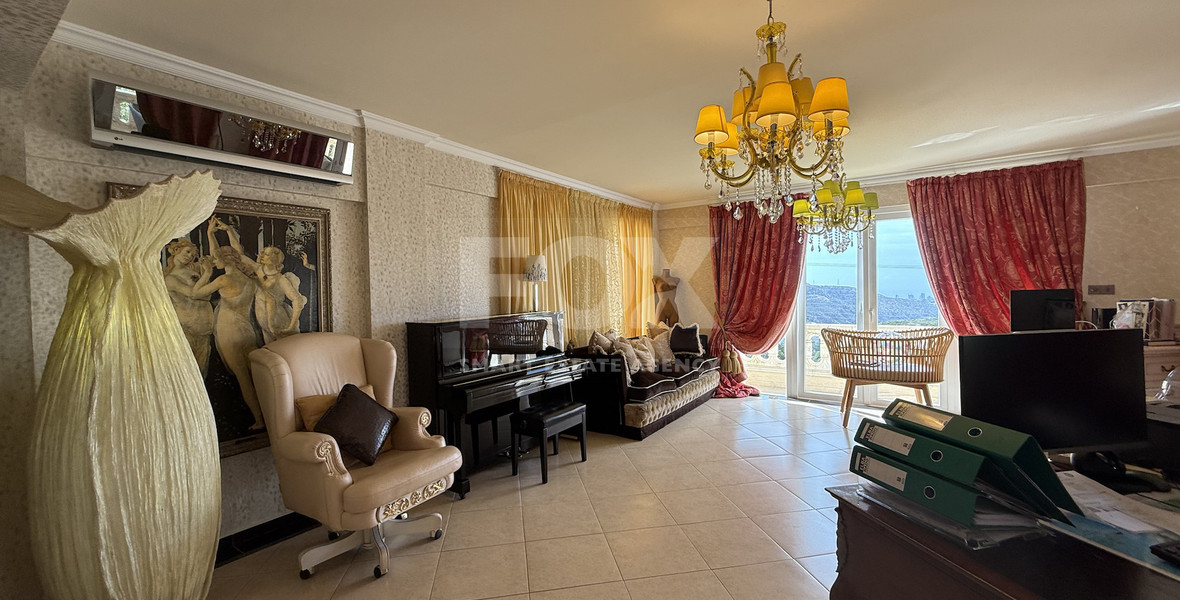 SALE: OUTSTANDING 5 BEDROOM ALL EN SUITE VILLA WITH PANORAMIC VIEWS OF THE DAM IN A PEACEFUL AND TRANQUIL SETTING- SEPARATE MAIDS AREA.