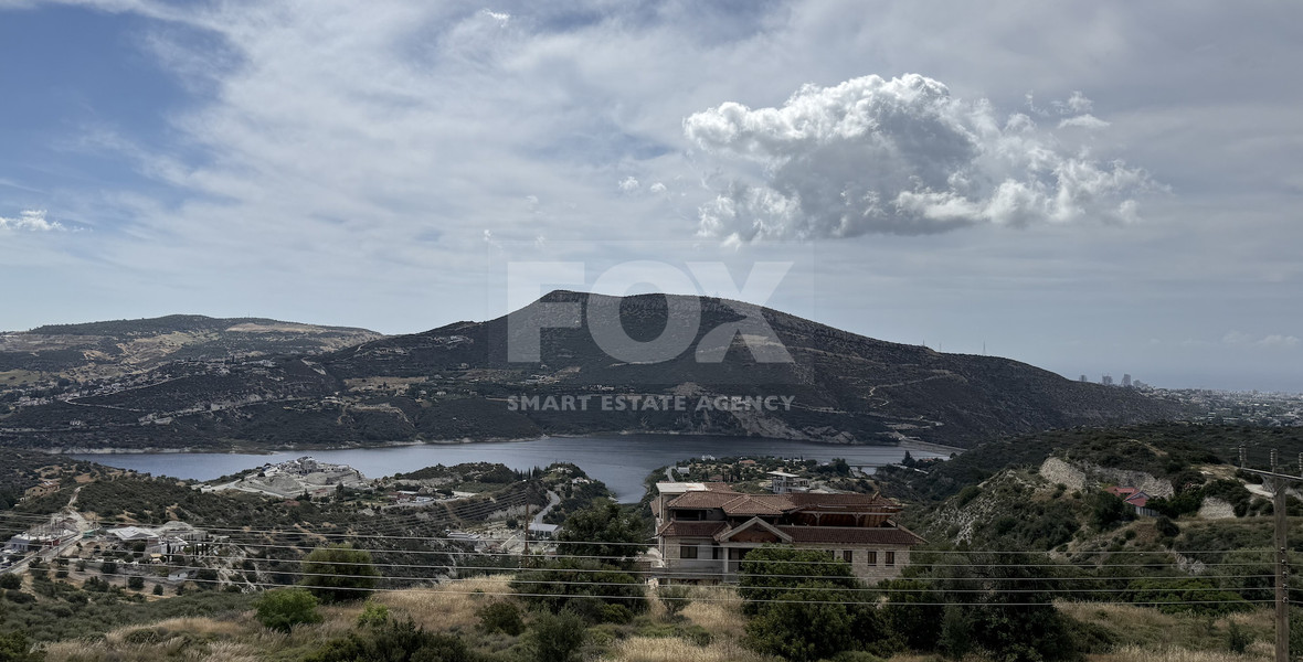 SALE: OUTSTANDING 5 BEDROOM ALL EN SUITE VILLA WITH PANORAMIC VIEWS OF THE DAM IN A PEACEFUL AND TRANQUIL SETTING- SEPARATE MAIDS AREA.