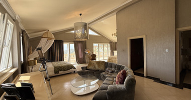 SALE: OUTSTANDING 5 BEDROOM ALL EN SUITE VILLA WITH PANORAMIC VIEWS OF THE DAM IN A PEACEFUL AND TRANQUIL SETTING- SEPARATE MAIDS AREA.
