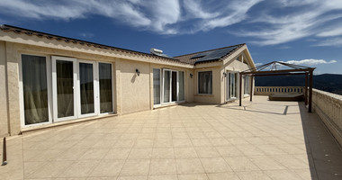 SALE: OUTSTANDING 5 BEDROOM ALL EN SUITE VILLA WITH PANORAMIC VIEWS OF THE DAM IN A PEACEFUL AND TRANQUIL SETTING- SEPARATE MAIDS AREA.