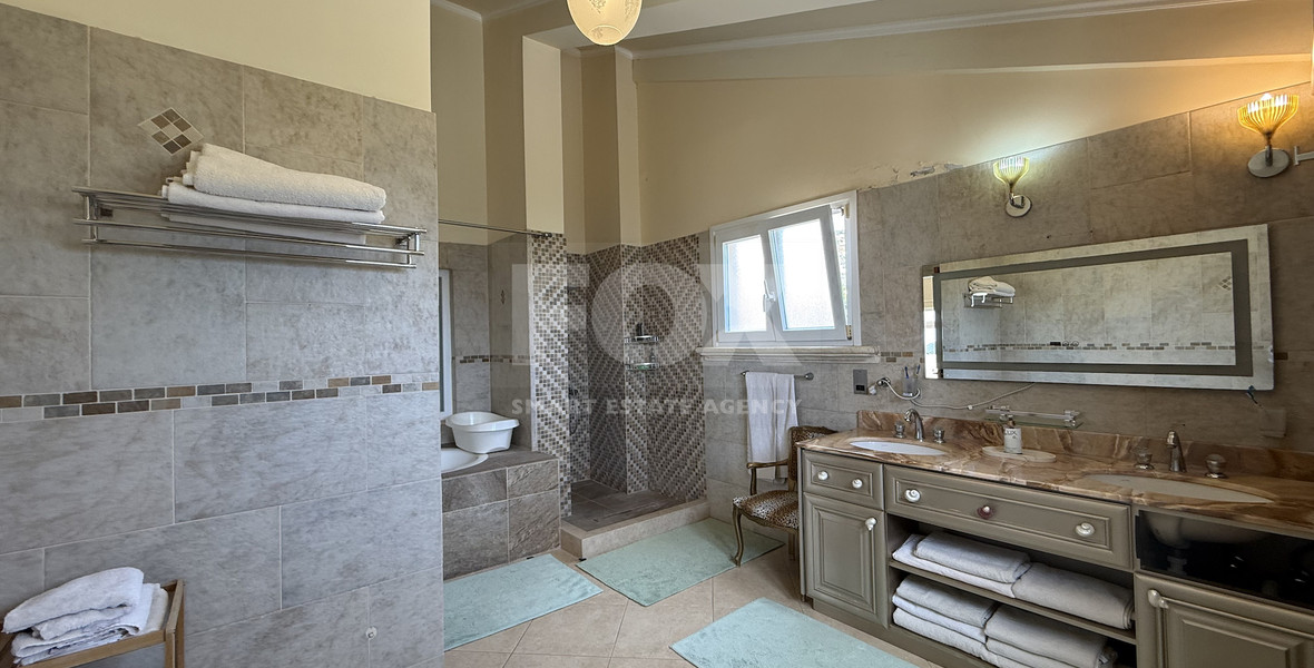 SALE: OUTSTANDING 5 BEDROOM ALL EN SUITE VILLA WITH PANORAMIC VIEWS OF THE DAM IN A PEACEFUL AND TRANQUIL SETTING- SEPARATE MAIDS AREA.