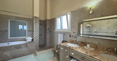SALE: OUTSTANDING 5 BEDROOM ALL EN SUITE VILLA WITH PANORAMIC VIEWS OF THE DAM IN A PEACEFUL AND TRANQUIL SETTING- SEPARATE MAIDS AREA.