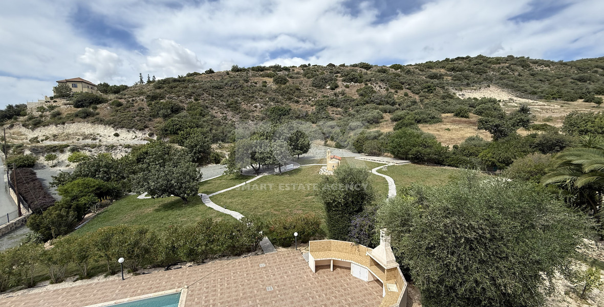 SALE: OUTSTANDING 5 BEDROOM ALL EN SUITE VILLA WITH PANORAMIC VIEWS OF THE DAM IN A PEACEFUL AND TRANQUIL SETTING- SEPARATE MAIDS AREA.