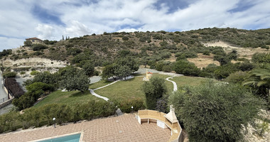 SALE: OUTSTANDING 5 BEDROOM ALL EN SUITE VILLA WITH PANORAMIC VIEWS OF THE DAM IN A PEACEFUL AND TRANQUIL SETTING- SEPARATE MAIDS AREA.