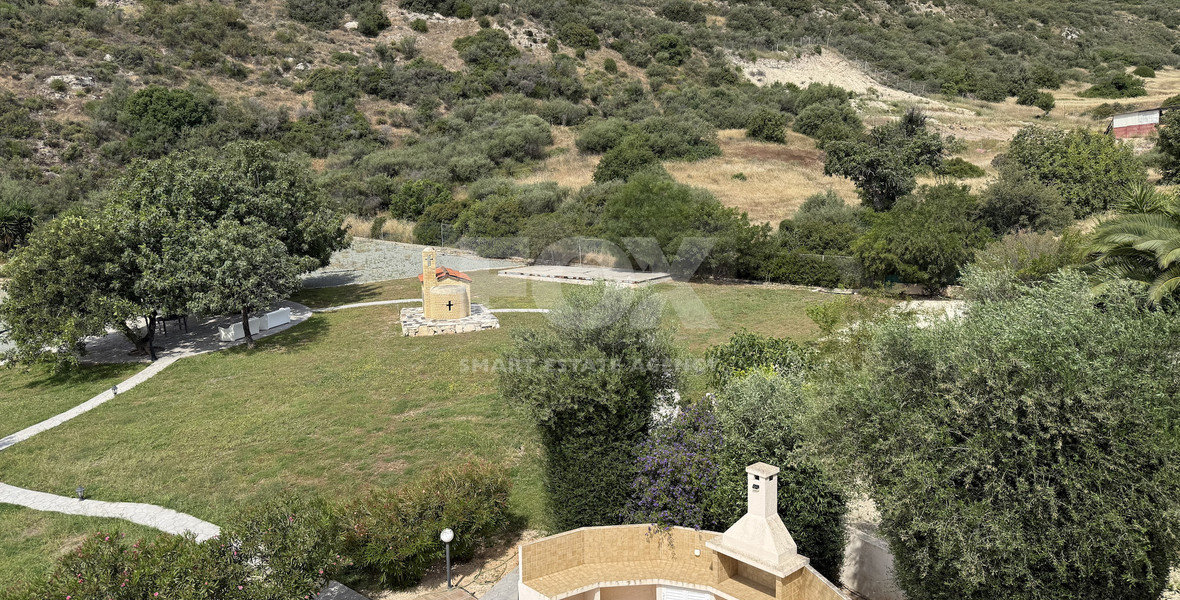 SALE: OUTSTANDING 5 BEDROOM ALL EN SUITE VILLA WITH PANORAMIC VIEWS OF THE DAM IN A PEACEFUL AND TRANQUIL SETTING- SEPARATE MAIDS AREA.