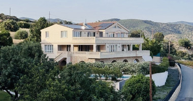 SALE: OUTSTANDING 5 BEDROOM ALL EN SUITE VILLA WITH PANORAMIC VIEWS OF THE DAM IN A PEACEFUL AND TRANQUIL SETTING- SEPARATE MAIDS AREA.
