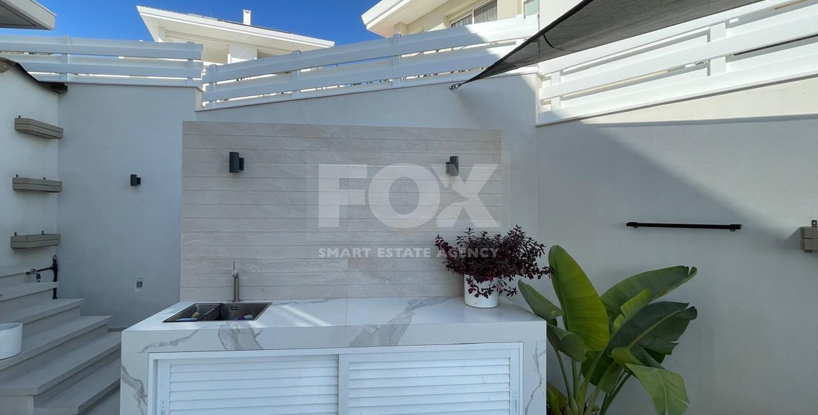 Rent: New furnished 4 bedroom villa with extra attic- sea views