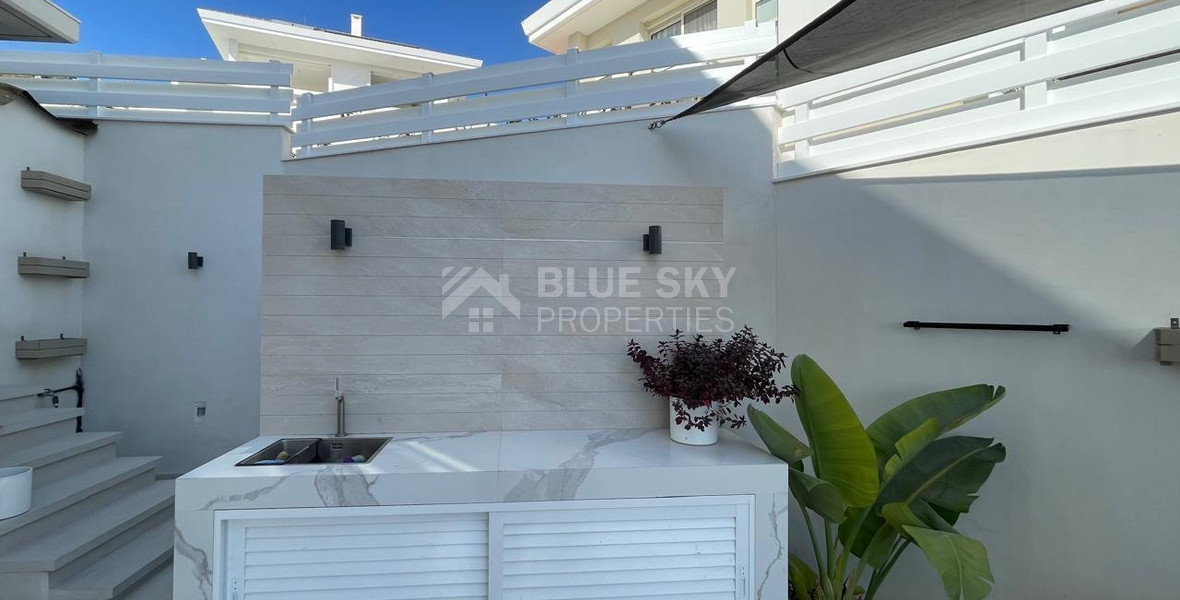 Rent: New furnished 4 bedroom villa with extra attic- sea views