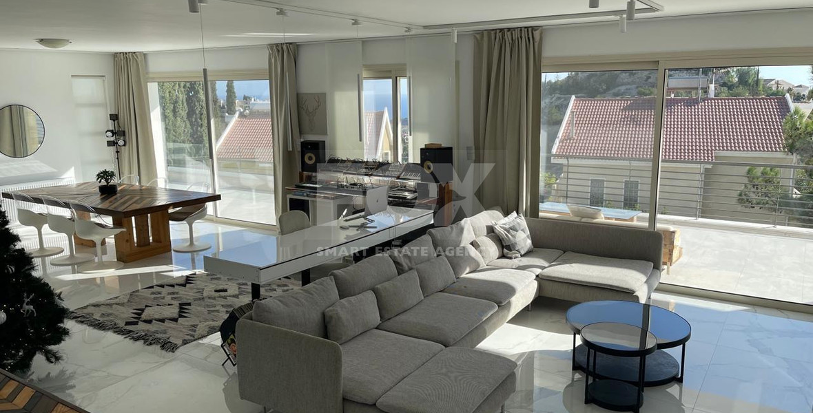 Rent: New furnished 4 bedroom villa with extra attic- sea views