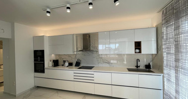 Rent: New furnished 4 bedroom villa with extra attic- sea views