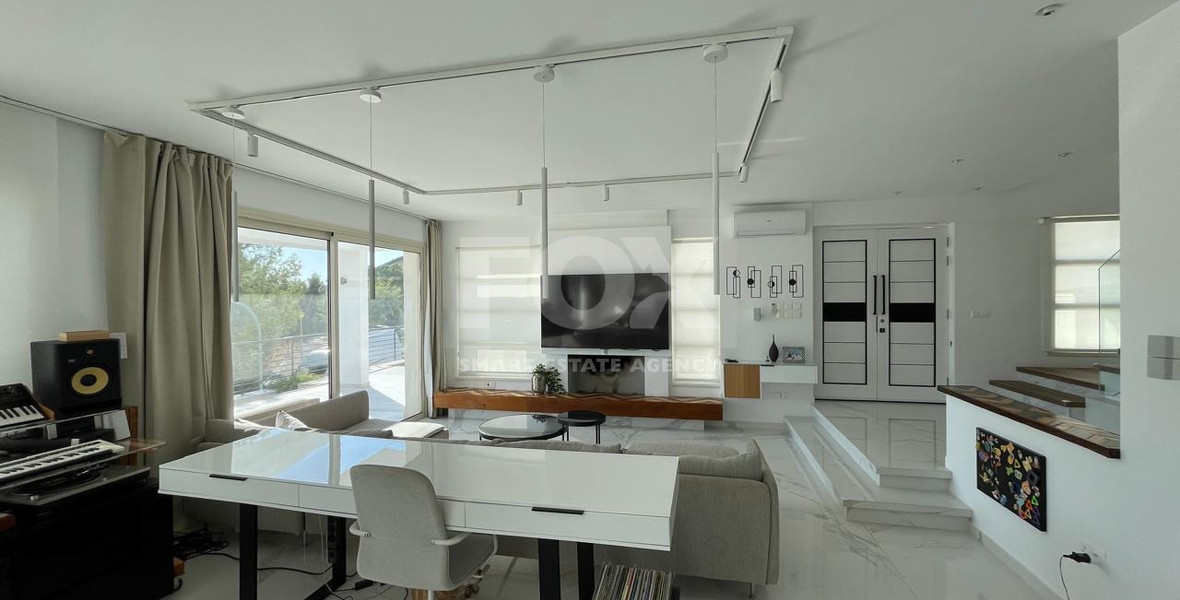 Rent: New furnished 4 bedroom villa with extra attic- sea views