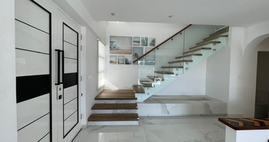 Rent: New furnished 4 bedroom villa with extra attic- sea views