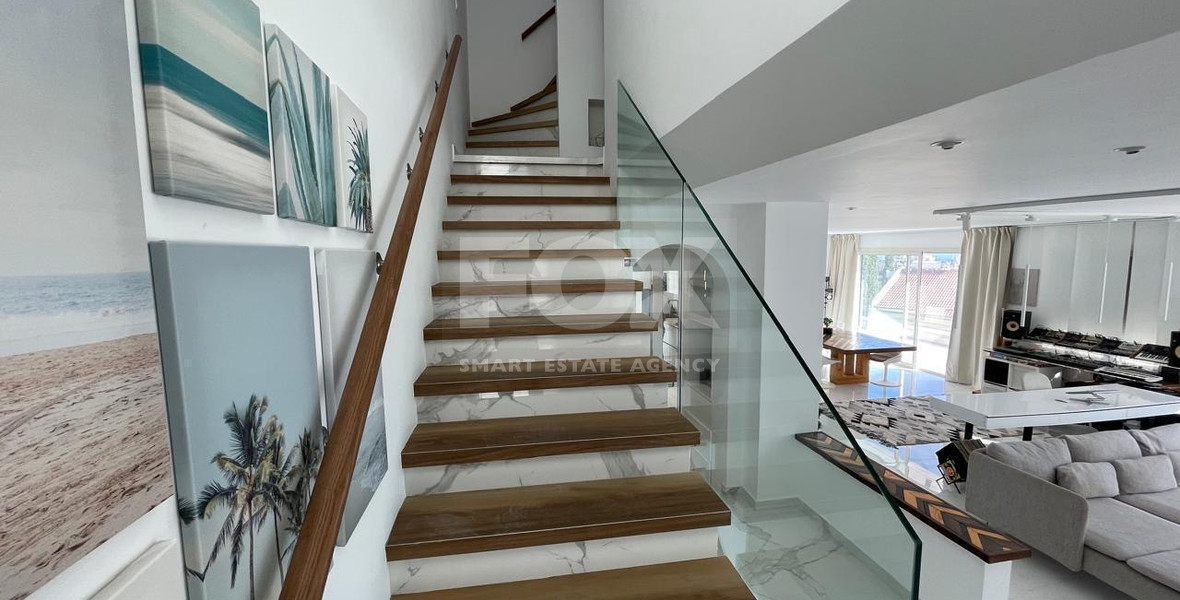 Rent: New furnished 4 bedroom villa with extra attic- sea views