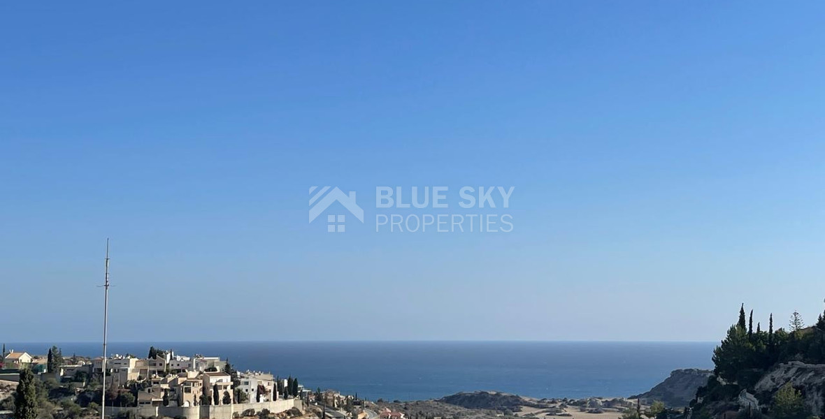 Rent: New furnished 4 bedroom villa with extra attic- sea views
