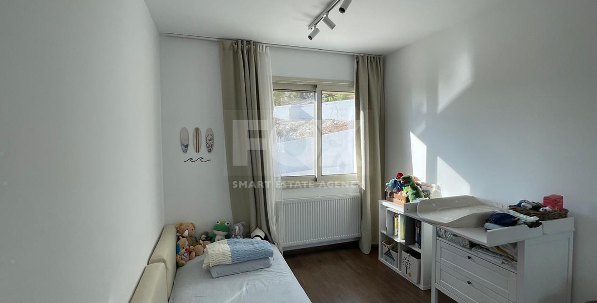 Rent: New furnished 4 bedroom villa with extra attic- sea views