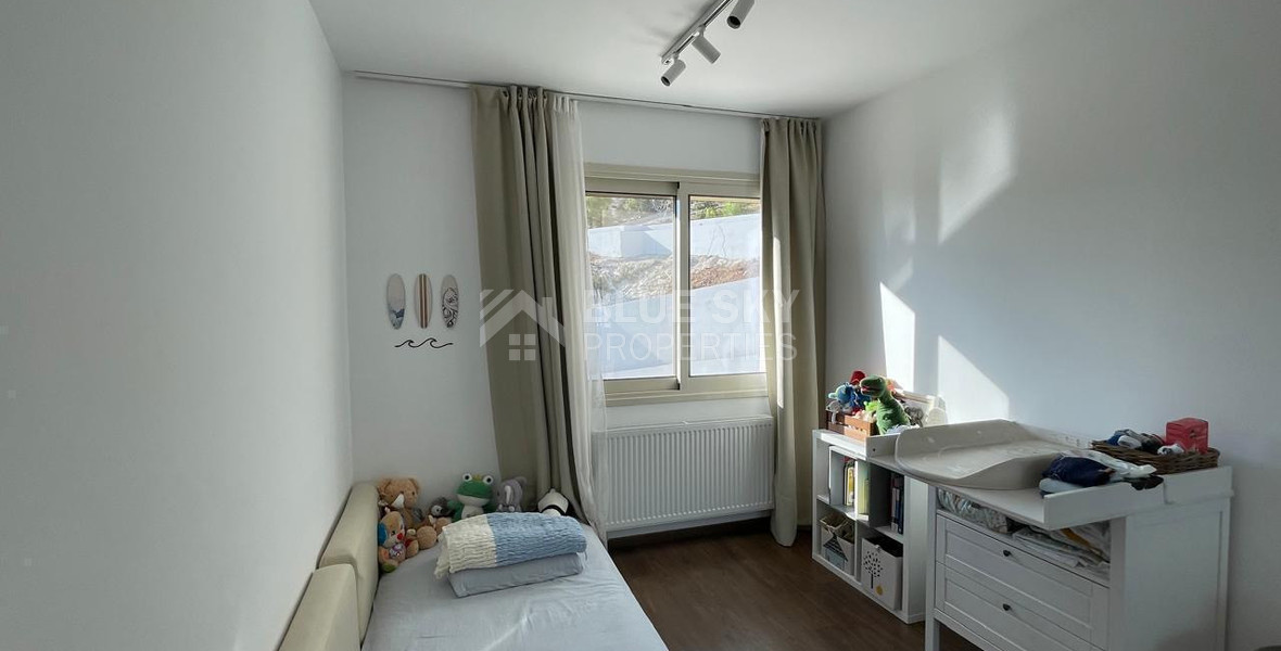 Rent: New furnished 4 bedroom villa with extra attic- sea views