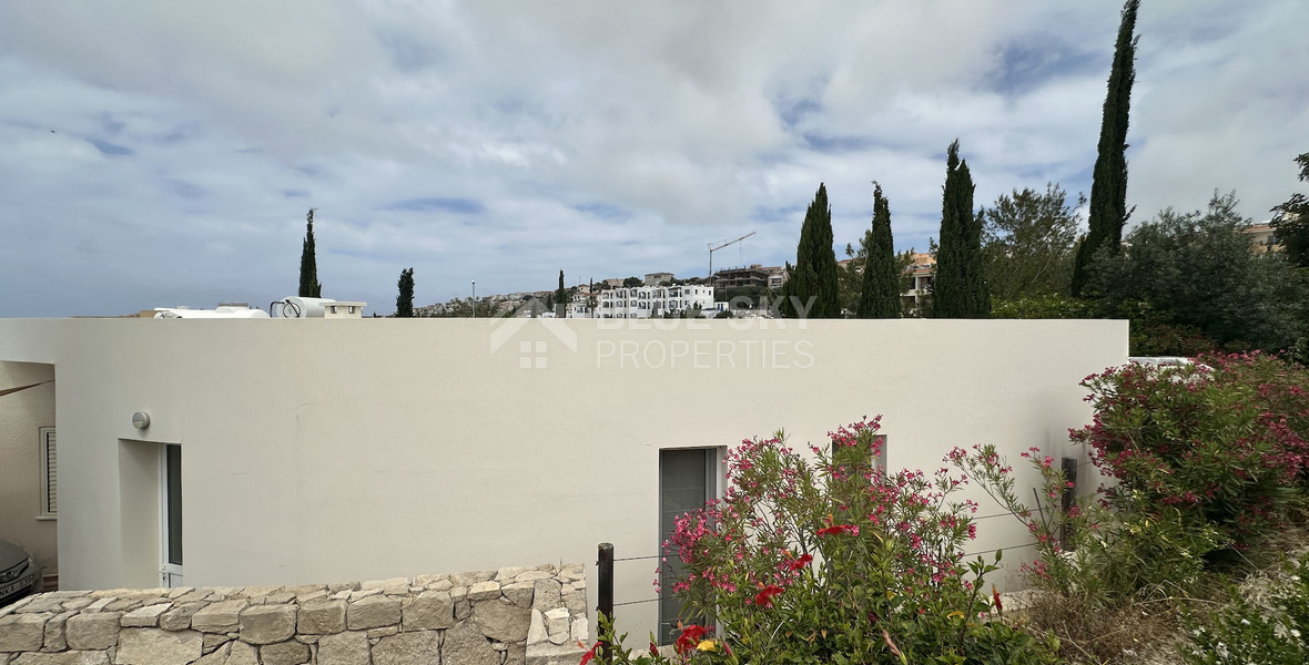 Three bedroom Detached Bungalow in Chloraka , Paphos