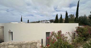 Three bedroom Detached Bungalow in Chloraka , Paphos