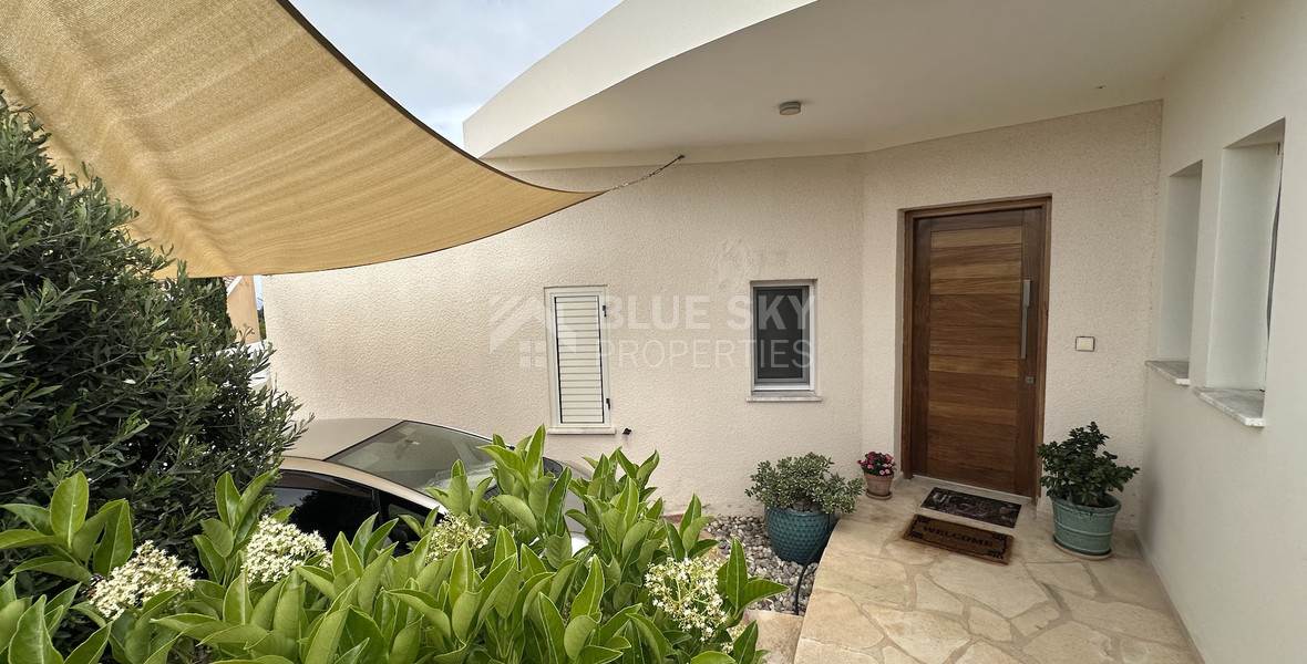 Three bedroom Detached Bungalow in Chloraka , Paphos