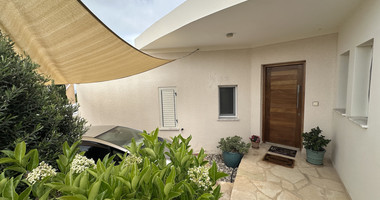 Three bedroom Detached Bungalow in Chloraka , Paphos