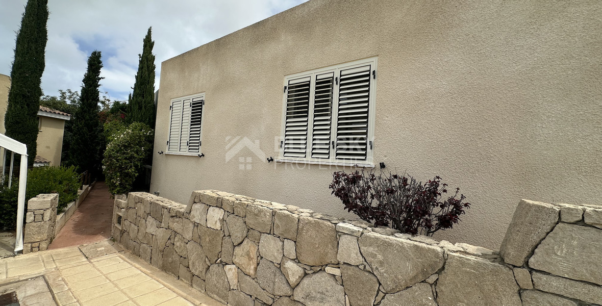 Three bedroom Detached Bungalow in Chloraka , Paphos