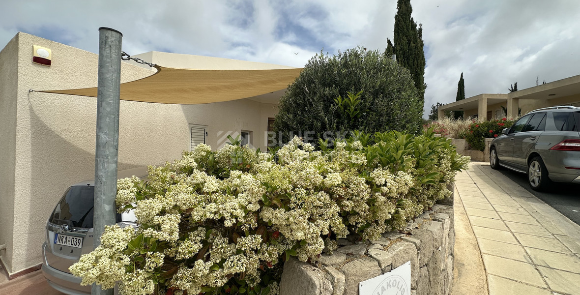 Three bedroom Detached Bungalow in Chloraka , Paphos