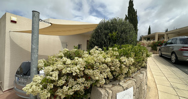 Three bedroom Detached Bungalow in Chloraka , Paphos