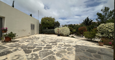 Three bedroom Detached Bungalow in Chloraka , Paphos