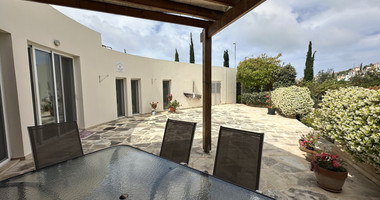 Three bedroom Detached Bungalow in Chloraka , Paphos