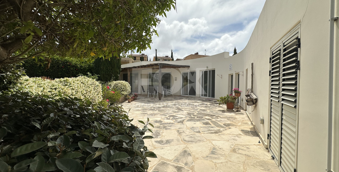 Three bedroom Detached Bungalow in Chloraka , Paphos