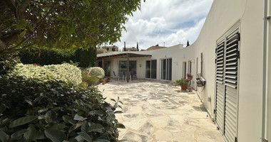 Three bedroom Detached Bungalow in Chloraka , Paphos