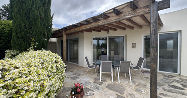 Three bedroom Detached Bungalow in Chloraka , Paphos