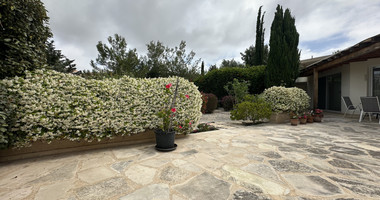 Three bedroom Detached Bungalow in Chloraka , Paphos