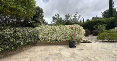 Three bedroom Detached Bungalow in Chloraka , Paphos