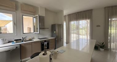 Three bedroom Detached Bungalow in Chloraka , Paphos
