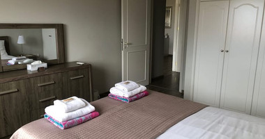 One Bed Apartment with Sea Views in Tombs of the kings, Paphos