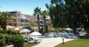 One Bed Apartment with Sea Views in Tombs of the kings, Paphos
