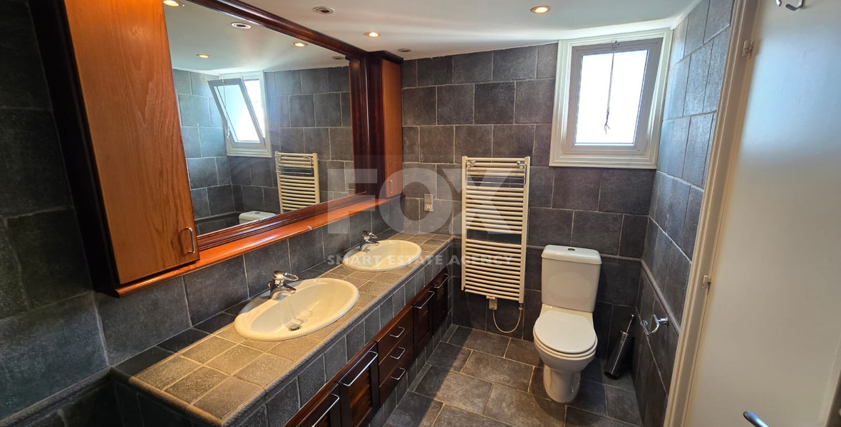 Spacious Three Bedroom Apartment In Neapoli For Rent