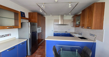 Spacious Three Bedroom Apartment In Neapoli For Rent