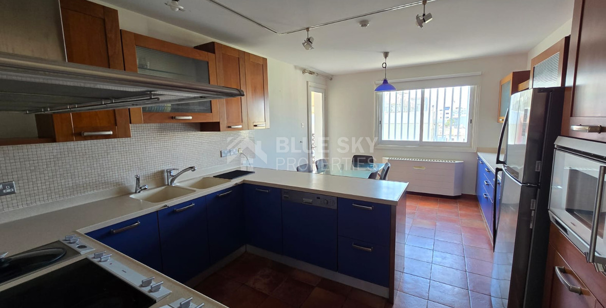 Spacious Three Bedroom Apartment In Neapoli For Rent