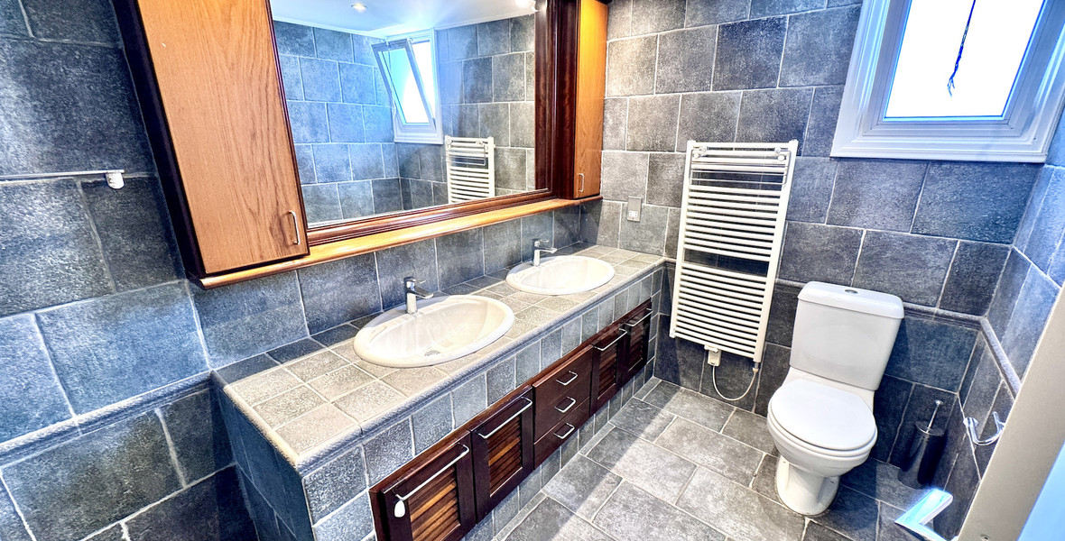 Spacious Three Bedroom Apartment Plus Office In Neapoli For Rent